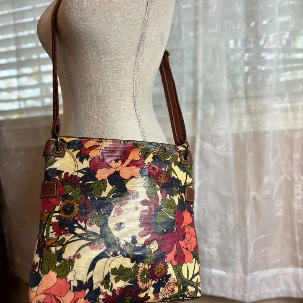 Sakroots Artist Circle Floral Crossbody Bag